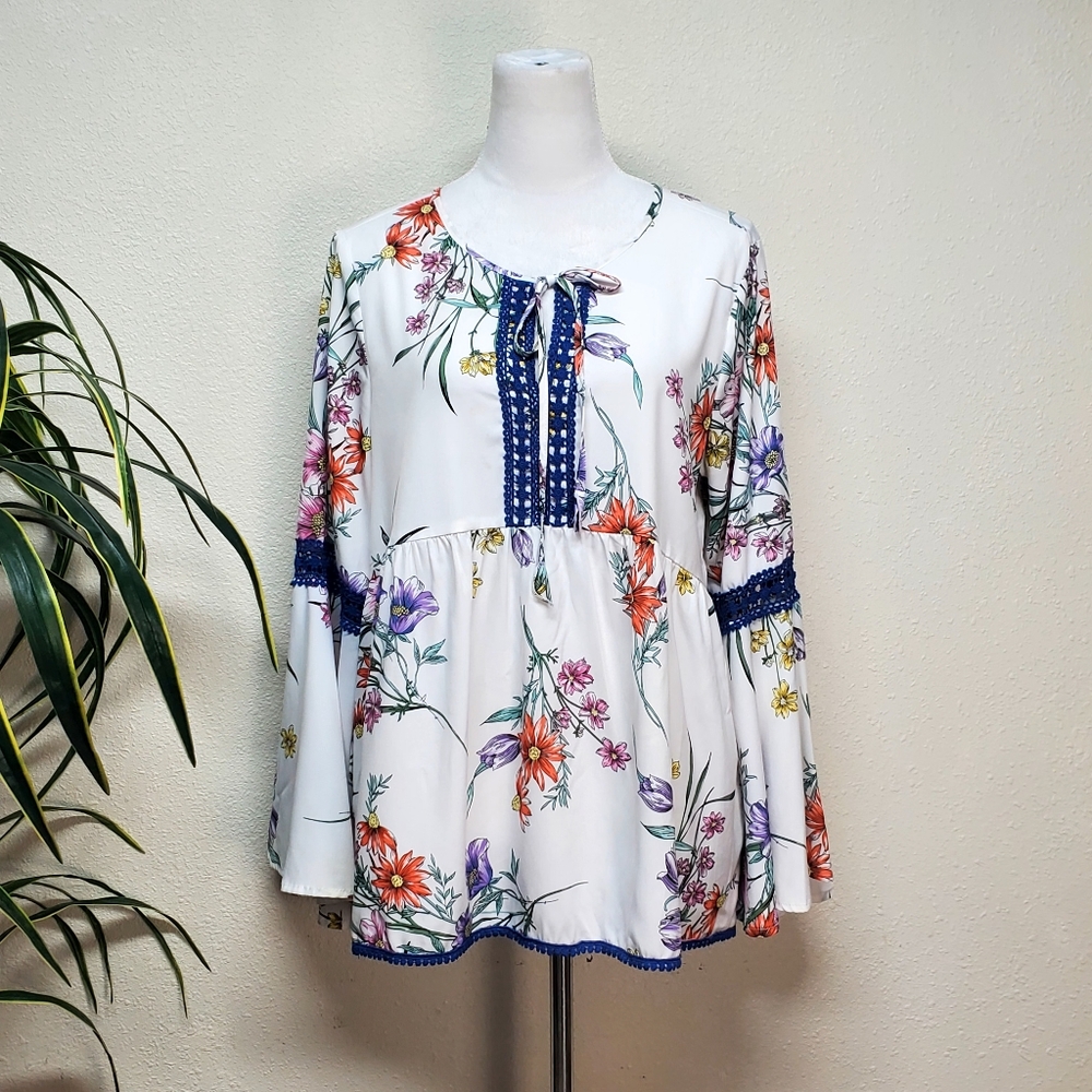 Neiman Marcus Floral Print Blouse with Navy Lace Details Relax Fit Size Large